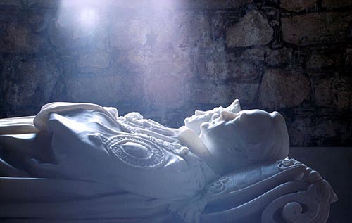 Marble effigies of the eighth Duke of Argyll - Iona, Scotland