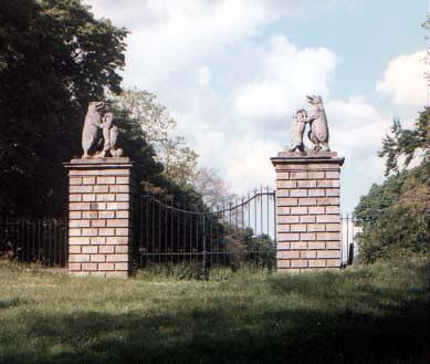 Picture Bear Gates, Traquair House - Scotland